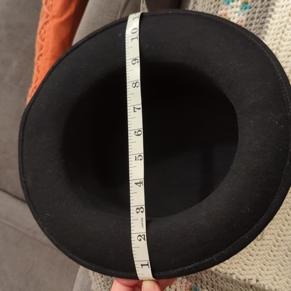 Vintage black hat with lace bow - Picture 5 of 7